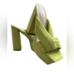 LIME GREEN SUEDE BLOCK PLATFORM HEELS NWOT